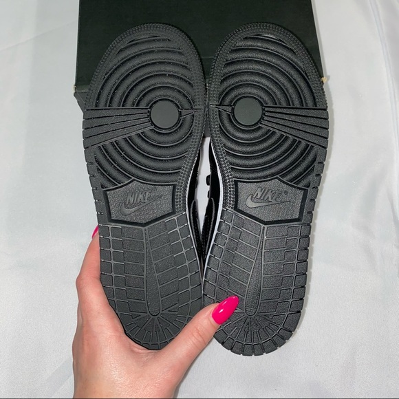 Nike Air Jordan 1 Low GS Carbon Fiber 4.5Y - Picture 3 of 5